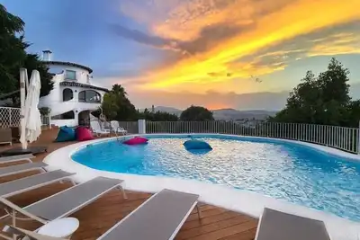 Image de Villa de luxe rénovée avec vue<br>-Groupes spéciaux Max 20 personnes.