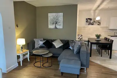 Image de Élégant et moderne, le 3bd Cottage Apt est situé au cœur de Street et à proximité de Glastonbury.