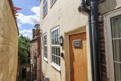 Toit Cottage, animaux de compagnie, avec feu ouvert à Whitby, Ref 1015728