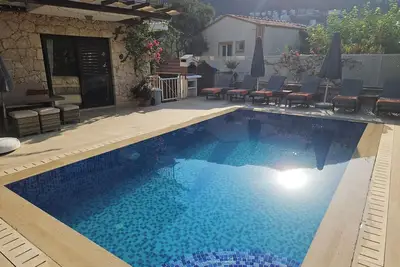 Villa privée de luxe Zarif avec terrasse sur le toit dans le centre de Kalkan