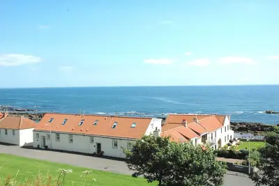 Image de Cottage en bord de mer récemment rénové avec une vue panoramique imprenable sur la mer à 180 degrés