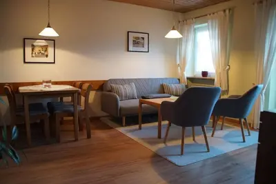 Image de Appartement confortable (60qm) au deuxième étage avec balcon
