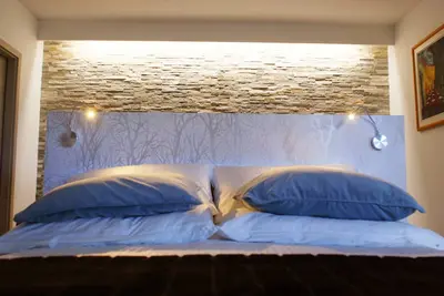 Image de Découvrez les Vosges du Nord en toute quiétude et verdure avec des lacs de baignade naturels.