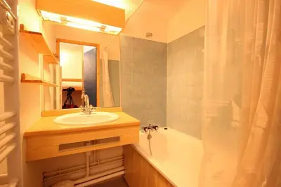 Image de À 100m des pistes de ski, Rez-de-chaussée, balcon, télévision, casier à ski, 25m², Peisey-Vallandry