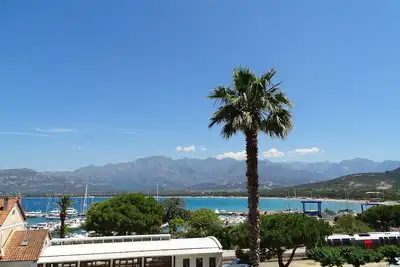 Image de T2 hypercentre de Calvi avec vue mer et montagnes