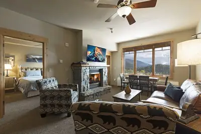 Condo 2 chambres avec vue incroyable et accès direct au ski! ! !