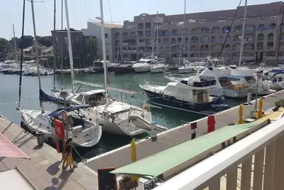 Image de Hyères Port La Gavine  - Joli 2 pieces renové vue sur marina