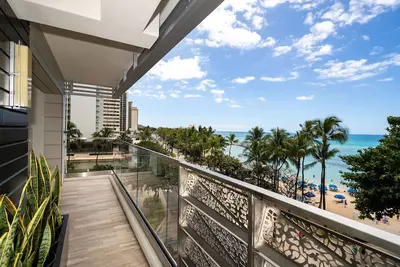 Image de Espacio, le joyau de Waikiki. Un luxe sans pareil au bord de l'océan.
