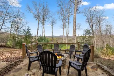 Image de Une oasis de montagne à seulement 15 minutes du centre-ville de Blue Ridge!