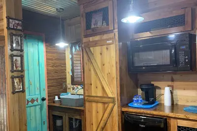 Image de Cabine de luxe de luxe nouvellement construite Explorez les montagnes Wichita Relax & Rewind