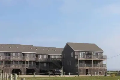 Image de Profitez du meilleur des deux mondes à The Sea Whisper Condos.