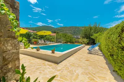Image de Villa historique avec piscine chauffée, front de mer, grand et beau jardin