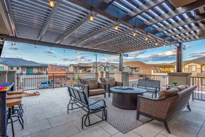 Image de 2065 | Xbox, Deux Salles De SÉJOUR, La RIVIÈRE Lazy, 19 Personnes, Marche Dans Les Douches, Maison Neuve