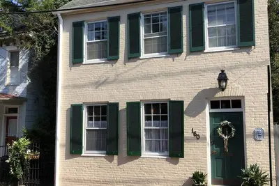 Image de Nouvelle inscription - Maison historique avec emplacement idéal!