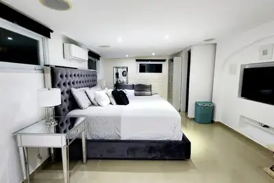 Image de Luxueux Loft de luxe - Isla Verde Beach - Barbecue - Jacuzzi - Terrasse - Offre SPÉCIALE