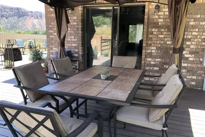 Image de Spacieux Home Atv, bain à remous, sauna, grand patio, barbecue, patio, grande cour