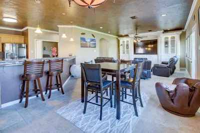Image de Nouveau! Dickinson Home w / Patio + Grill - Près de Galveston