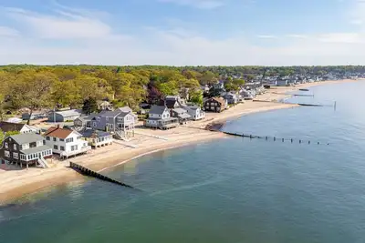 Image de Nouveau! Front de mer famille Apt. à Hawk's Nest Beach!