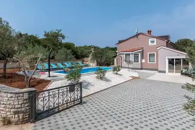 Image de Nouvelle villa conçue pour vous faire plaisir.