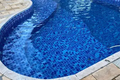 Image de Magnifique Terrain À La Maison! ! ! Grand, Bien CONSERVÉ Et ENTOURÉ De Balcon Et De Jardin