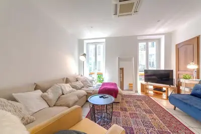 Beau grand appartement dans le centre de Nice, pour 10/12 personnes, près de la gare et de la plage