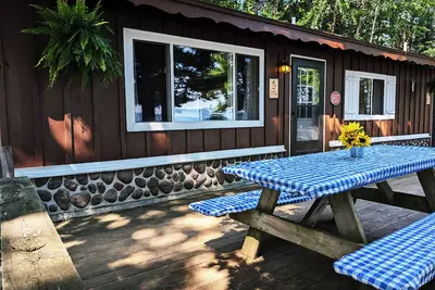 Image de Pov Resort Cabins - Cottage Firefly (2 Bdrm) - Unité 9