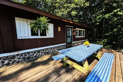 Image de Pov Resort Cabins - Retraite du Badger (2 Bdrm) - Unité 8