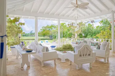 Image de À couper le souffle Villa Surplombant Golf Course & pied de la plage