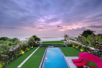 Image de Villa de luxe avec piscine privée et 5 chambres - Front de mer