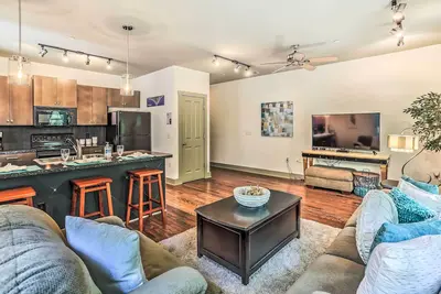 Image de Nouveau! Downtown Wilmington Condo, à pied de Riverwalk!