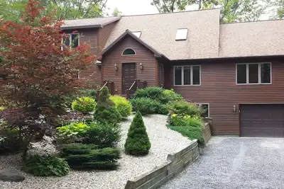 Image de Superbe maison de luxe personnalisée Berkshire dans une communauté boisée privée - promenade jusqu'au lac