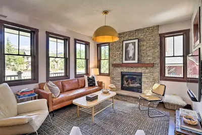 Nouveau! Lavish Downtown Breckenridge Accueil w / Hot Tub!