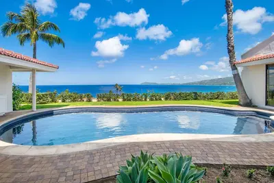 Image de Maison privée de quatre chambres 2. 5 salles de bain avec piscine privée