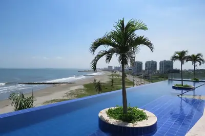 Image de Luxe 3 Minutes De L'Aeroport / Zone Touristique