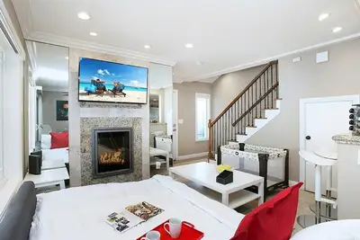 Image de Awesome Multi Level - Large Patio - Fast Wifi - Work Desks - Self Check In! (Cm-2)