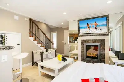 Image de Costa Mesa/Newport - Fast WiFI - Work Stations - Free Parking - Self Check In! (Cm-1)