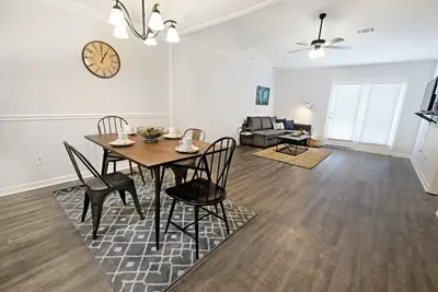 Image de Dwell + Proper | Terrain de golf à proximité