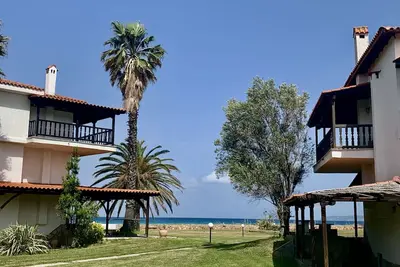 Image de Belle maison d'été dans le complexe Pyrofania avec grand jardin, à côté de la mer
