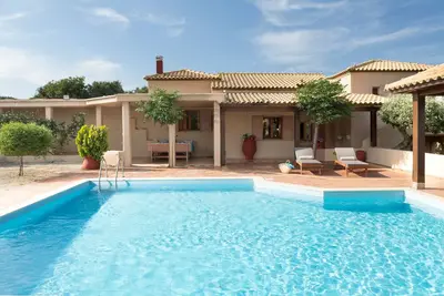 Image de Villa de sable blanc. Villa spacieuse avec piscine privée