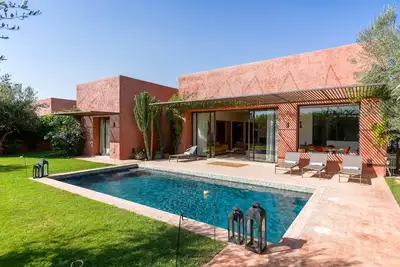 Image de Luxueuse villa 4 chambres, 2 salons, piscine 14 m sur golf Royal Palm
