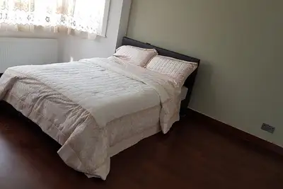 Image de 3 chambres 1 salon avec parking