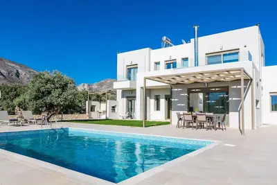 Image de Anemolia, Nouvelle villa de luxe avec vue unique sur la mer et la montagne, piscine privée