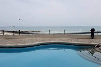 Image de Tout ce dont vous avez besoin, front de mer, piscine, WiFi, Ac, Netflix