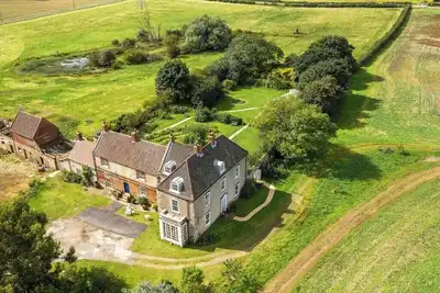 Image de Superbe manoir historique et yourte géante parfaite pour les familles et les groupes