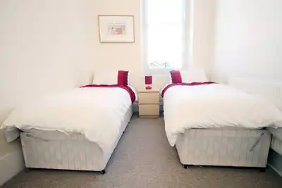Image de 2 appartements modernes à Brighton, pour 26 personnes
