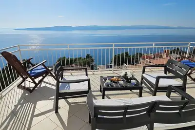 Image de Stunning sea views from large sunbathing and dining terraces, 150m to beach