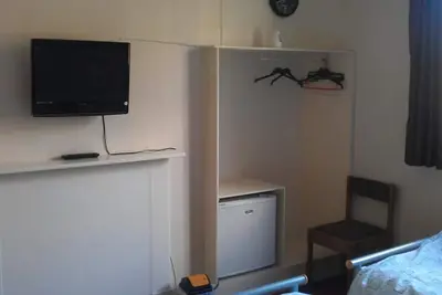 Image de Chambre d'hôtes de base dans un établissement public de village