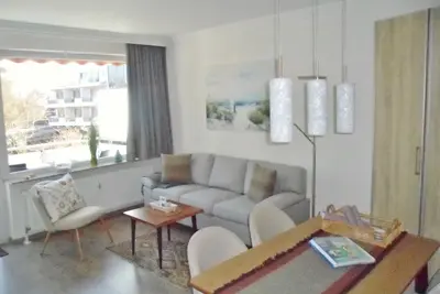 Image de appartement calme, 2. Étage avec balcon, proche de la plage et du centre