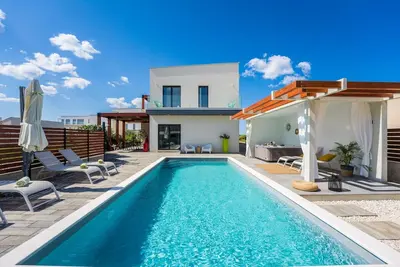 Image de Maison de vacances Sukošan pour 1 - 8 personnes avec 4 chambres à coucher - Maison de vacances
