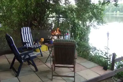 Image de Idylle pure: propre pêche et jetée, bateau, accès au lac